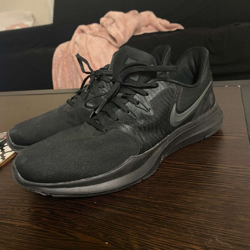 Nike In Season TR 8 - Black Athletic Shoes